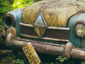 Old-Car-Parts-auto-3368094