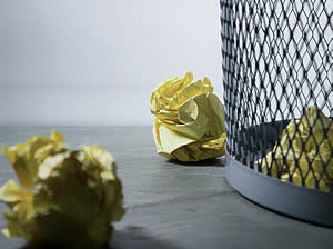 Trash-bin-blur-close-up-850216